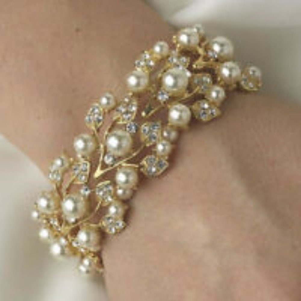 Swarovski Crystals and Pearls Stretch Bracelet Cuff